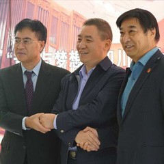 菲彩国际再出手公益，为四川25所小学捐赠菲彩国际高科技钢琴